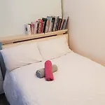 Double Bedroom In Raynes Park